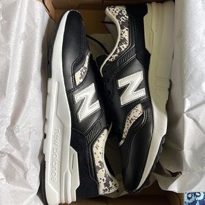 Women’s Size 10 NB